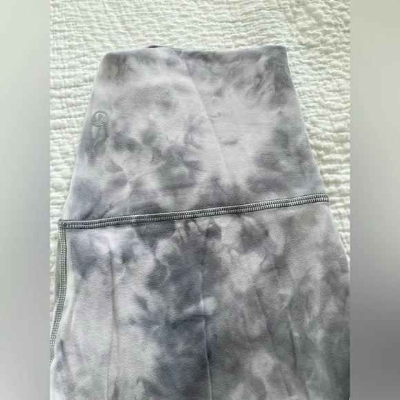 COMING SOON!!! Cute Lululemon High Waisted Nulu Align Diamond Dye Tights - Picture 3 of 3